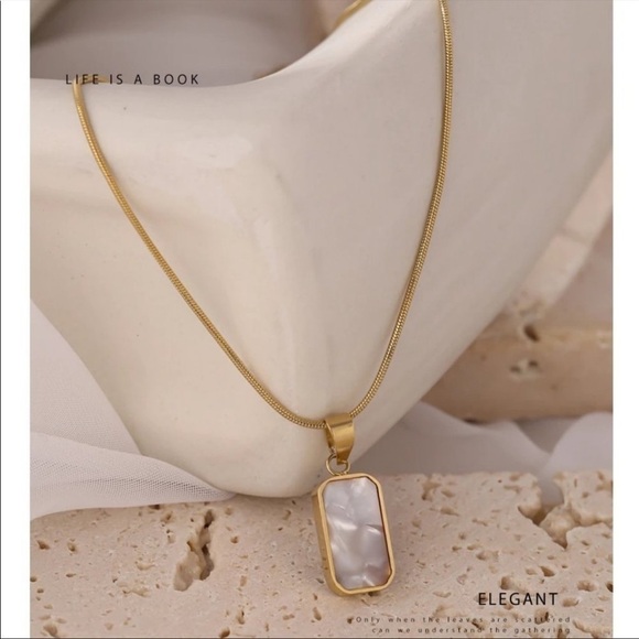 NEW 18k gold plated double sided white shell black enamel rectangular necklace - Picture 8 of 13